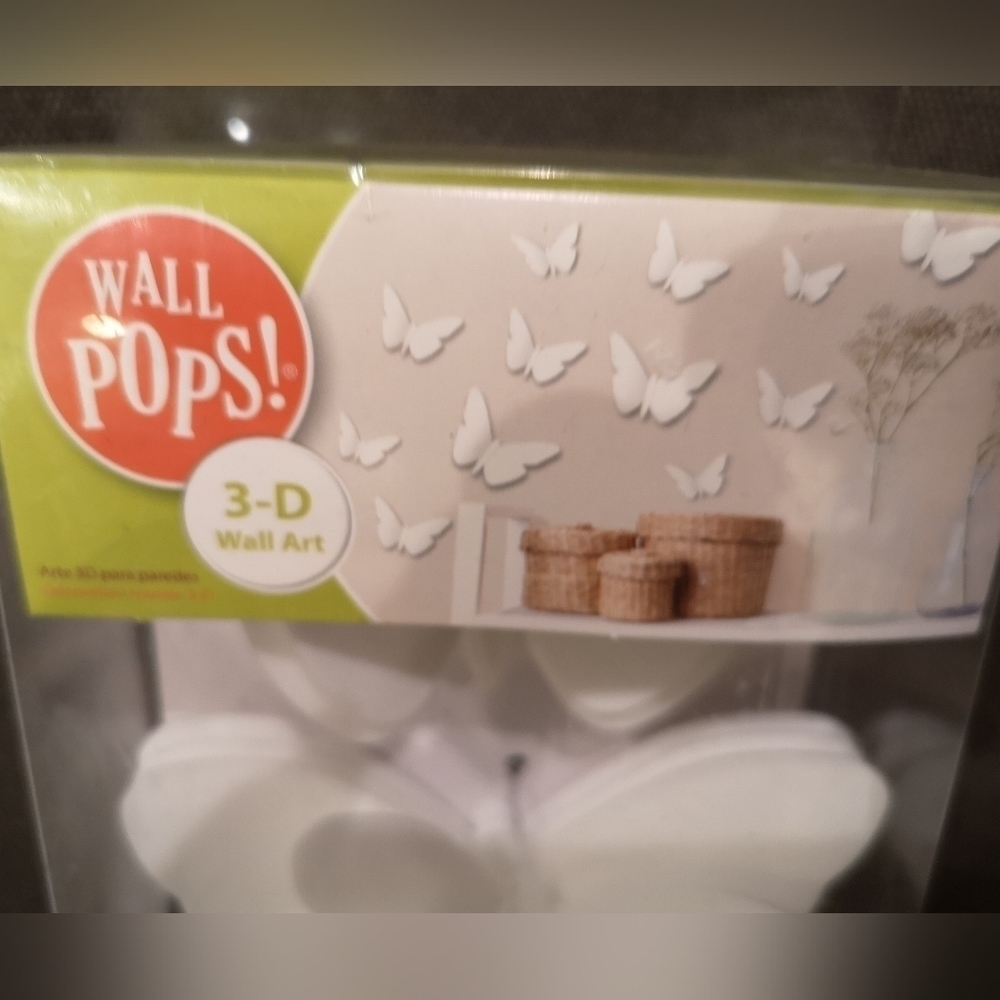 Wall pop's 3D butterflies. Room decor, wall art, butterfly, Modern Art Decor - Picture 3 of 5